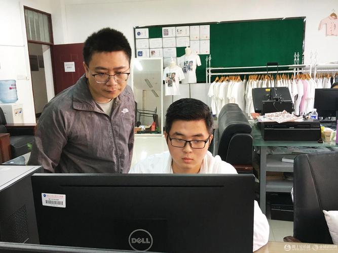 从事数字化纺织产品设计与计算机图像识别及智能技术应用研究